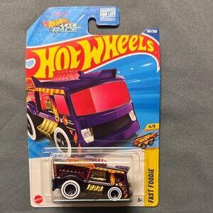 Hot Wheels Fast Foodie Toy Car - Purple and Gold Treasure Hunt